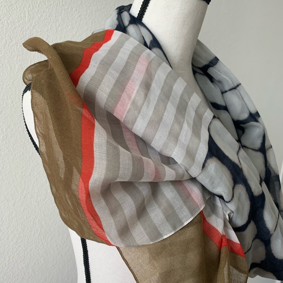 Loft Scarf - Picture 3 of 5